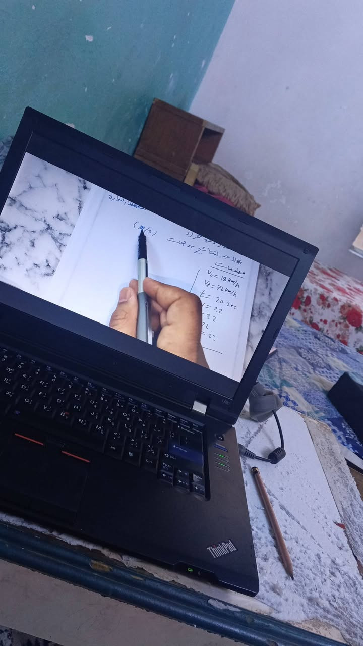 لابتوب لينوفو للبيع 
ذاكره 128 صور كدامك متنزل العاب قويه مثل بوبجي وغيرها تنزل درايفر GTA  ويوتيوب وانستا وتلي برامج خفيفه لابتوب يخبل سعره 40 ألف  مكاني دور شرطه ***********
