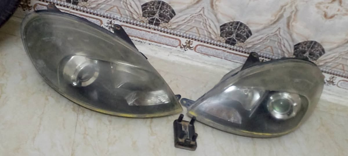 غراض ليفان لايتات ب 40 و تاير 25 ومجول 10 لتواصل ***********
