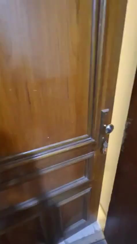 شقة طابق اول ديلوكسس .بيها ٣،سبالت .خط سحب .سخن .ماطور ماء خزان ماء،٢٠٠ لتر. مطبخ ادواته كاملة كونتر وسنك وملحقاتة طباخ .وستار بردات. مساحتها ١٠٠ متر. ايجارها ٧٥٠ الف .الموقع المميز والمكان الراقي قرب ساحة عنتر .بفرع قيم مقام .حتى طبكة سياره موقف خاص. سكيورتي،للاتصال . *********** واتساب
للتنويه يوجد شقق للايجار بكافة الاعظمية وضواحيها حسب الطلب والموجود 
يوجد شقق للبيع يوجد قطة بالجرداغ ١٠٠ متر بسعر حلو ومناسب تجارية 
***********
