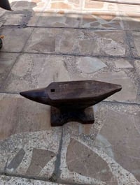 سندان نضيف جدا للبيع قديم السعر ١٠٠الف الهاتف 07725436167 بغداد البنوك