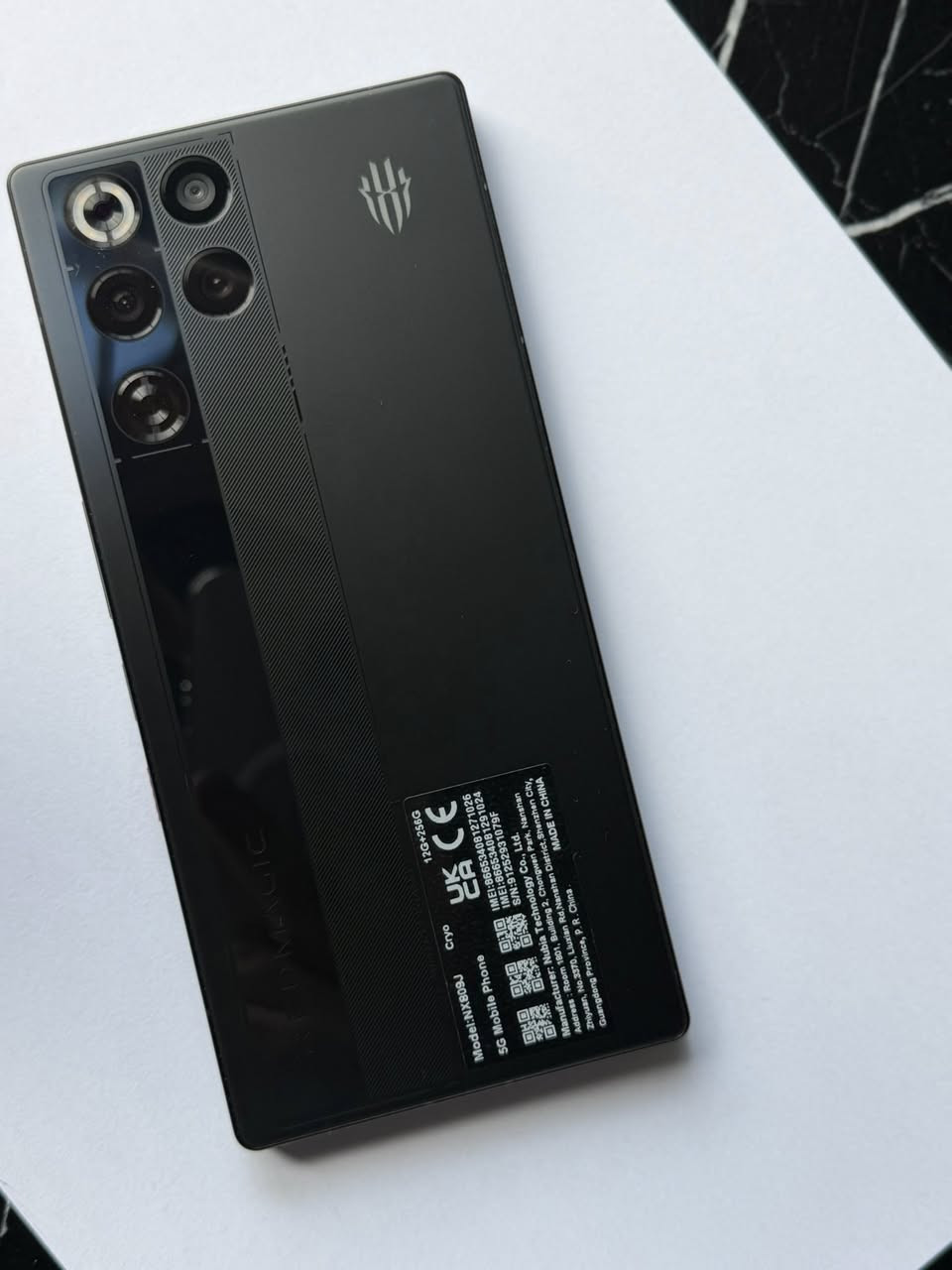 ريد ماجك 11 pro للبيع
ذاكرة 256 كيكا
جهاز غني عن تعريف تبريد ذاتي سائل 167hz
 وجهاز  معالج سناب دراكون جين 5 
جهاز شكد ما احجي عنه باللعب رهيب فهو بعد اكثر دمجة كارثي واذا انت تعرف تلعب اتحدة احد يوكف كدامك 
سبب البيع انه اني اخذتة ولهاني  لان يسوي واهس باللعب كلش قوي 
سعر الجهاز الجديد مليون وخمسين انت كيفك بعد جهاز مشحون تقريبا٢٠ مرة لان اصلا من العب شحنه يطول عندي ٥ ساعات متواصل
ملحقات جهاز : كفرين حماية وسماعة اواكس ريد ماجك الاصلية 
جهاز لوك نظيف استخدام كلش قليل
                 بغداد - كرادة خارج 
***********
***********
