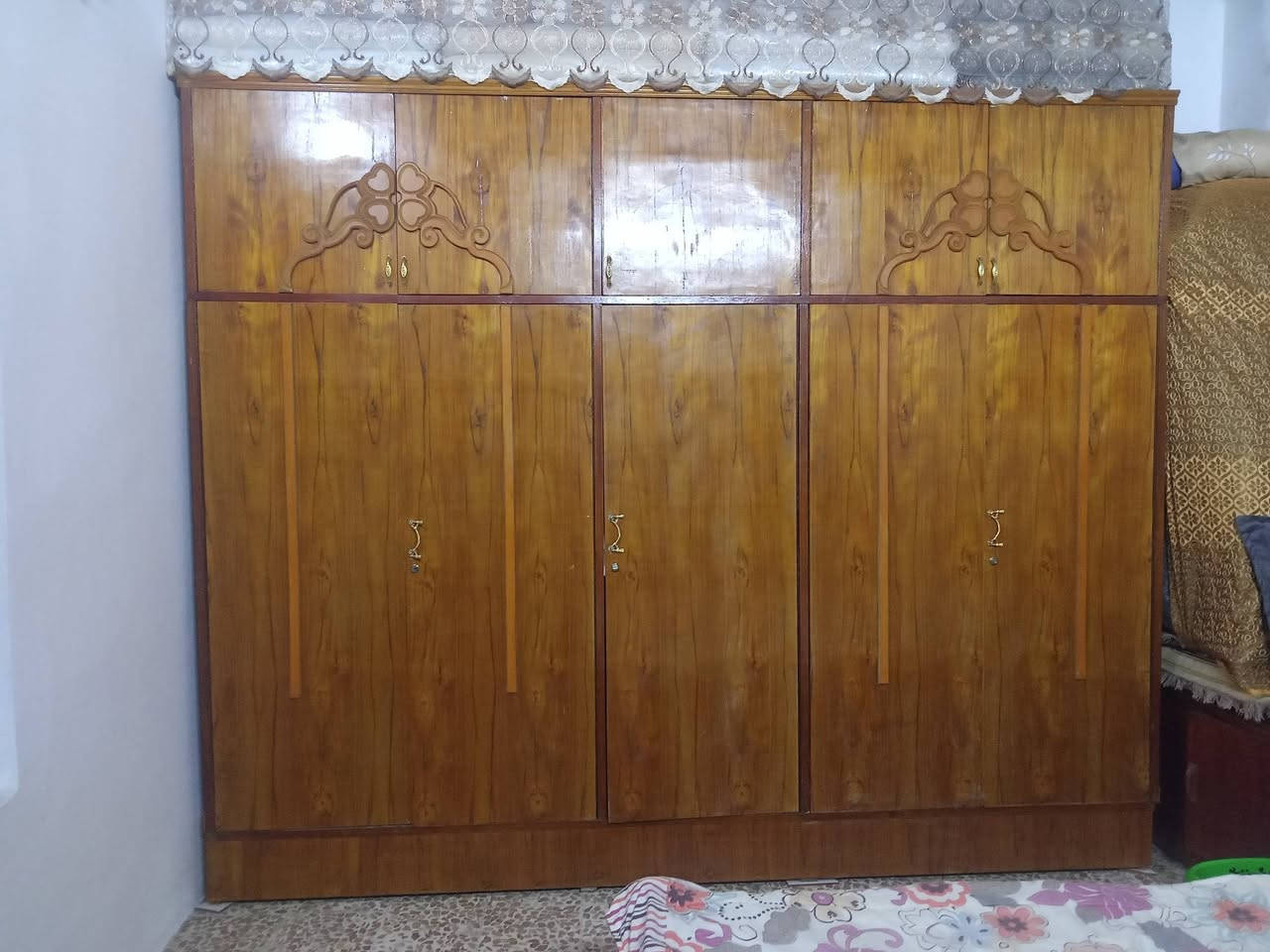 للبيع خشاب ابو الملحق شرط ثقيل ابو الخمس بواب ويا زوايه ومرايه وتخت كامل السعر500 رقم***********
