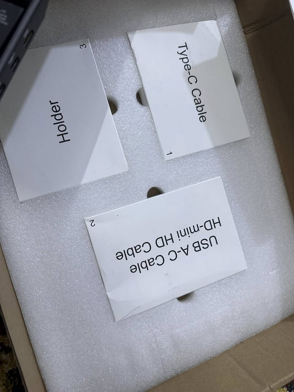 شاشة محمولة مقاس 15.6 بوصة.
نوع الشاشة: شاشة محمولة (Portable Monitor) بحجم 15.6 بوصة.
التوصيل: تدعم واجهة Type-C كاملة الوظائف لأجهزة الكمبيوتر المحمولة والهواتف الذكية، أو HDMI مع USB لتوفير الطاقة.
الطاقة: تتطلب محول طاقة بقدرة 5 فولت - 3 أمبير (5V-3A).
ميزات إضافية: بعض الموديلات تدعم اللمس عند التوصيل عبر كابل Type-C (لا تدعم أجهزة Apple خاصية اللمس

السعر 60 مع التوصيل


**إذا كنت صاحب هذا الإعلان وتريد حذفه لأي سبب، رجاءا أرسل رسالة إلى الدعم الفني**