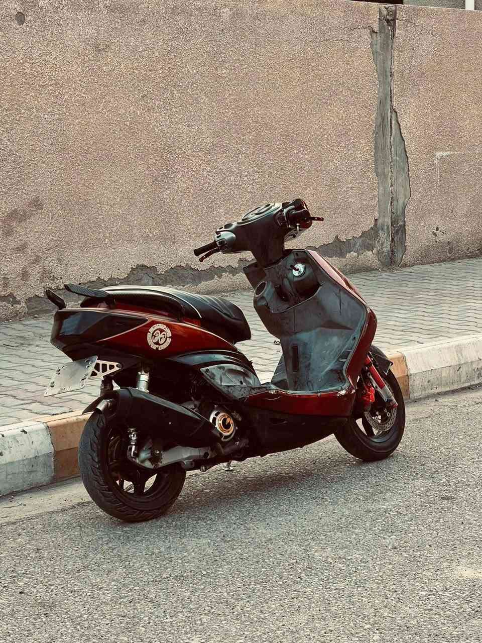 السلام عليكم دراجه سكنس فحل مزوده للبيع او مراوس بأدرس حديث حسب القناعه دراجه مزوده من الطول للطول تخبل شلعه ومعدل مكينتها 59 كور WF كلشي شغال بيها
صدر امامي NCY
صدر خلفي رياضي
سبايدر اربع ولفات 
قاعدة رقم اصليه ستيل
كلجات رياضي DY
صالنصه صجميه بلاديه 
راديتر دهن NCY اصلي 
كشن 4 ولفات 
اشاير وبكل لايت مزود
سلف رياضي 
كابريتر رياضي Ko
قبق فلاوين رياضي RPM
يدات بريك رياضي 
ملقط رياضي 
فراك بريك رياضي 
ستان صفح رياضي اصلي 
قباقة كور NCY
قمجي سكليتر رياضي 
الدراجه حته براغيها مزوده 
 سعرها ايخبل 
مكان كوت / الخاجيه / شارع 40 
*********** 
الميشتري لا ايتعبني فدوه
