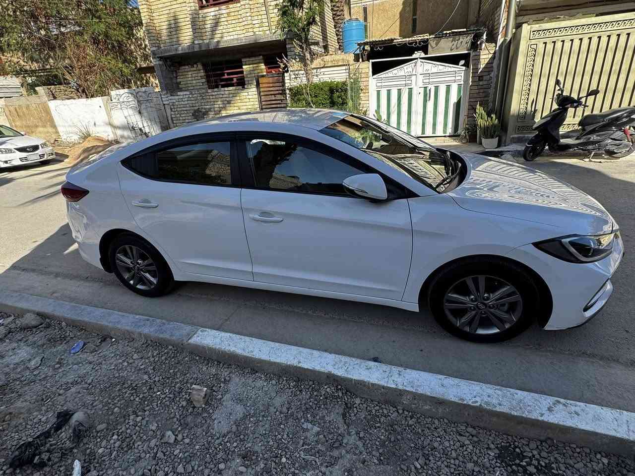 السلام عليكم 
النترا موديل 2018 خليجي محرك 2000 دوش سوبر ماشية 75 الف سيارة نظيفة وخيرا من الله تبريد ثلج سيارة علة ايدي كاملة مكملة نفاذ سنويه لغايه ٢٠٢٩ سعر 163 $ وبيها مجال بسيط مكان سيارة بغداد /المنصور هاتف ***********وتساب هم موجود
