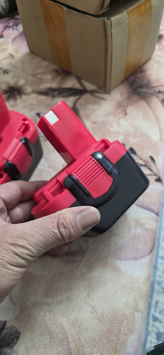 بطاريتين بهذا الشكل الي تفيدة ينطينا سعر


**إذا كنت صاحب هذا الإعلان وتريد حذفه لأي سبب، رجاءا أرسل رسالة إلى الدعم الفني**