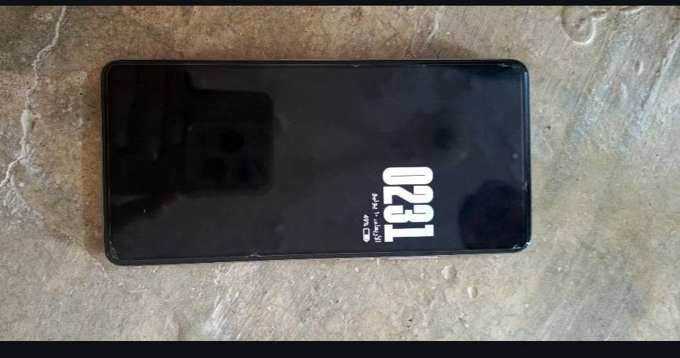 السلام عليكم
للبيعXlaoml mi11T

ذاكرة 128

رام8+8

معالج MediaTek1200

90فريم ببجي

شاحنة67واط اصلية ويا تجي 

شرط ما مبدل شي فقط ضهر مكسور  

السعر 170الف و بي مجال 

***********
