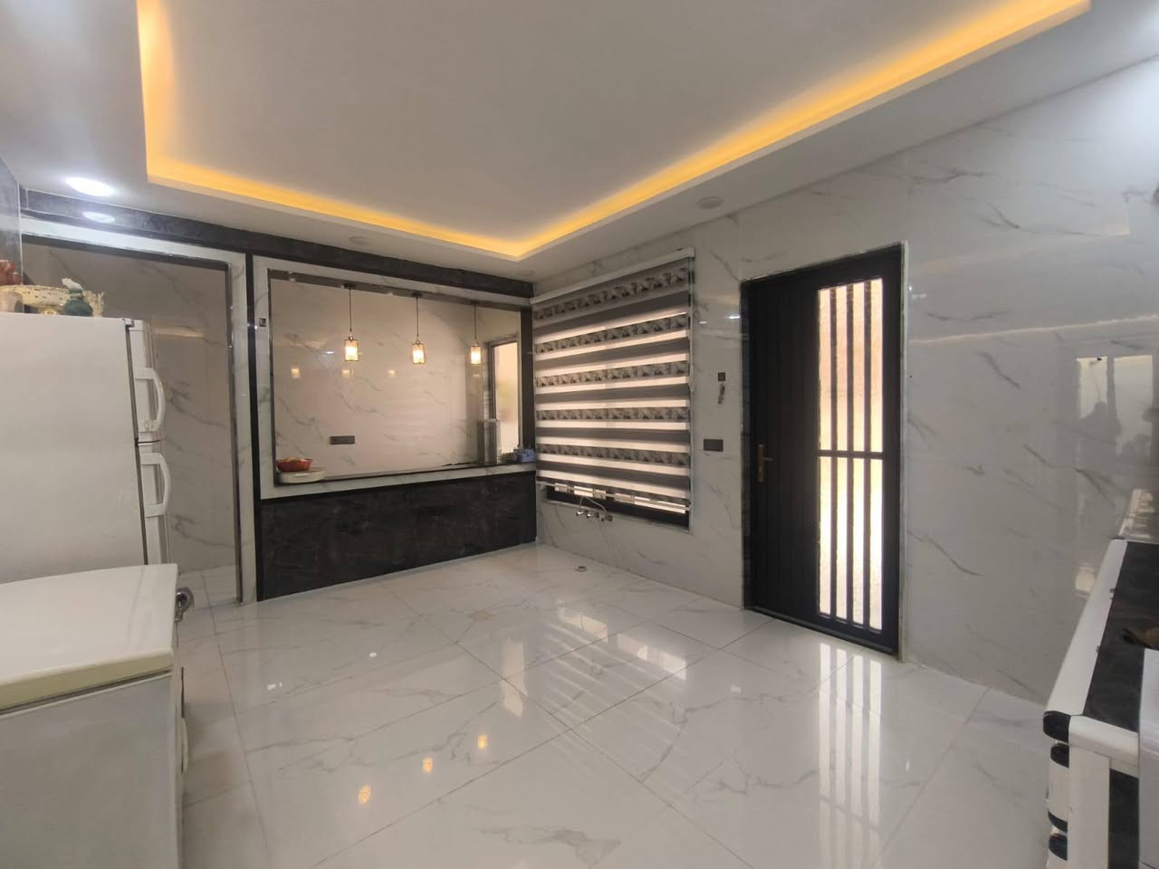 دار للبيع حي التعليم مجمع النور السكني 
مساحه الدار  240متر 
السعر 295مليون وبي مجال 
***********
***********
***********
