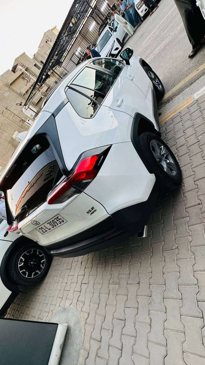 #للبيع
تويوتا رف فور XLE وارد أمريكي رقم سليمانية بأسمي شرط التحويل ماشية 52 ألف ميل ضرر جاملغ خلفي و قليل من قبق الصندوك بدون دواخل 

* بصمة تشغيل 
* ⁠سلايت 
* ⁠جنطة كهرباء
* ⁠كشنات مخمل وكشن السائق كهرباء
* ⁠فور ويل 
* ⁠وضعيات قيادة
* ⁠رادار امامي وخلفي
* ⁠نقاط عمياء
* ⁠أضائات LED
* ⁠كاميرا خلفية دوارة
* ⁠حساسات وخلفية 

السعر ٢٤٠ وبيها مجال مكان السيارة بيجي البوطعمه 
الرقم ***********
