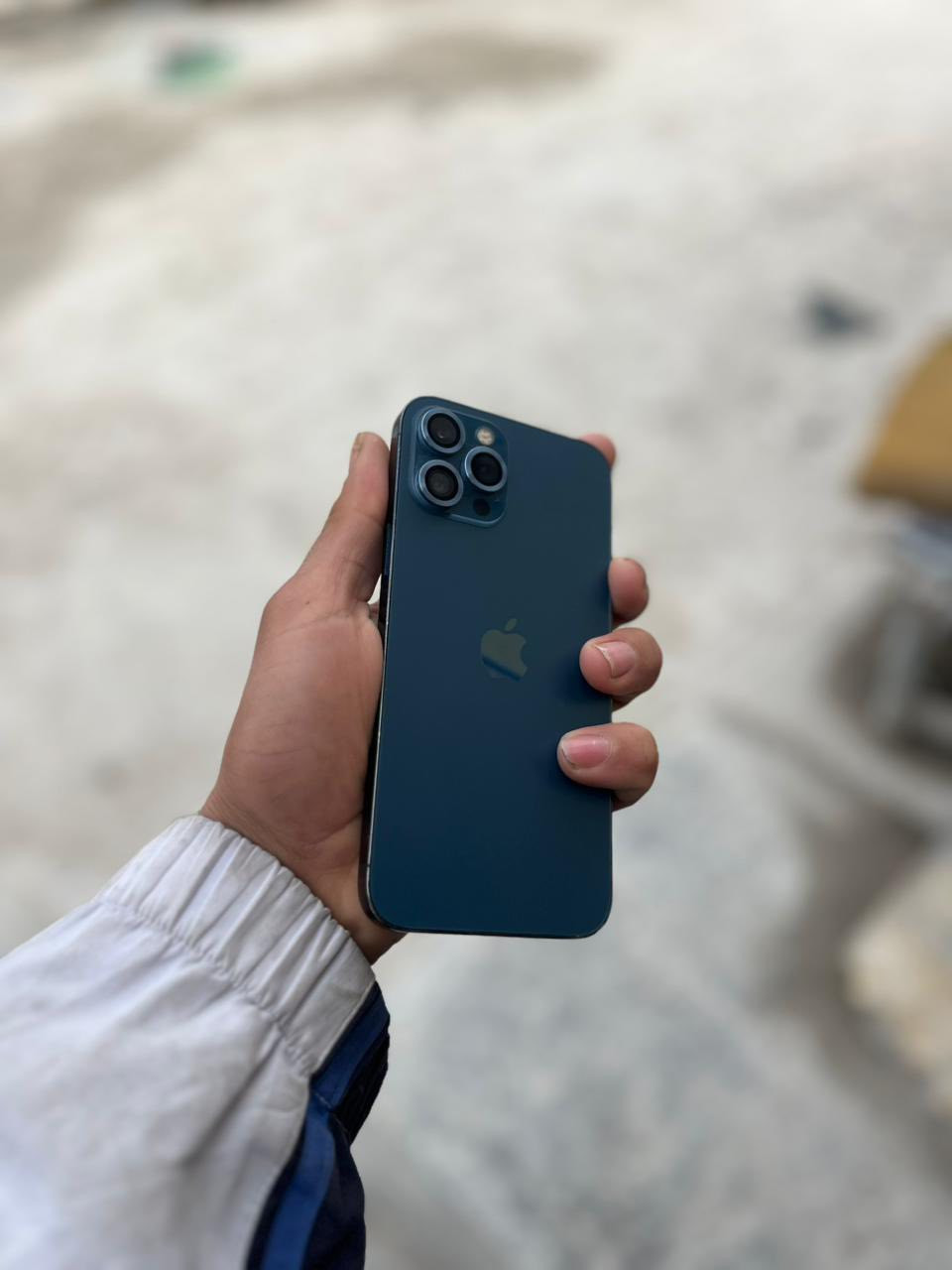 آيفون ١٢ برو ماكس ذاكره ٢٥٦. الجهاز نضيف خير من الله بدل بيه بس شاشه وكاله ***********
