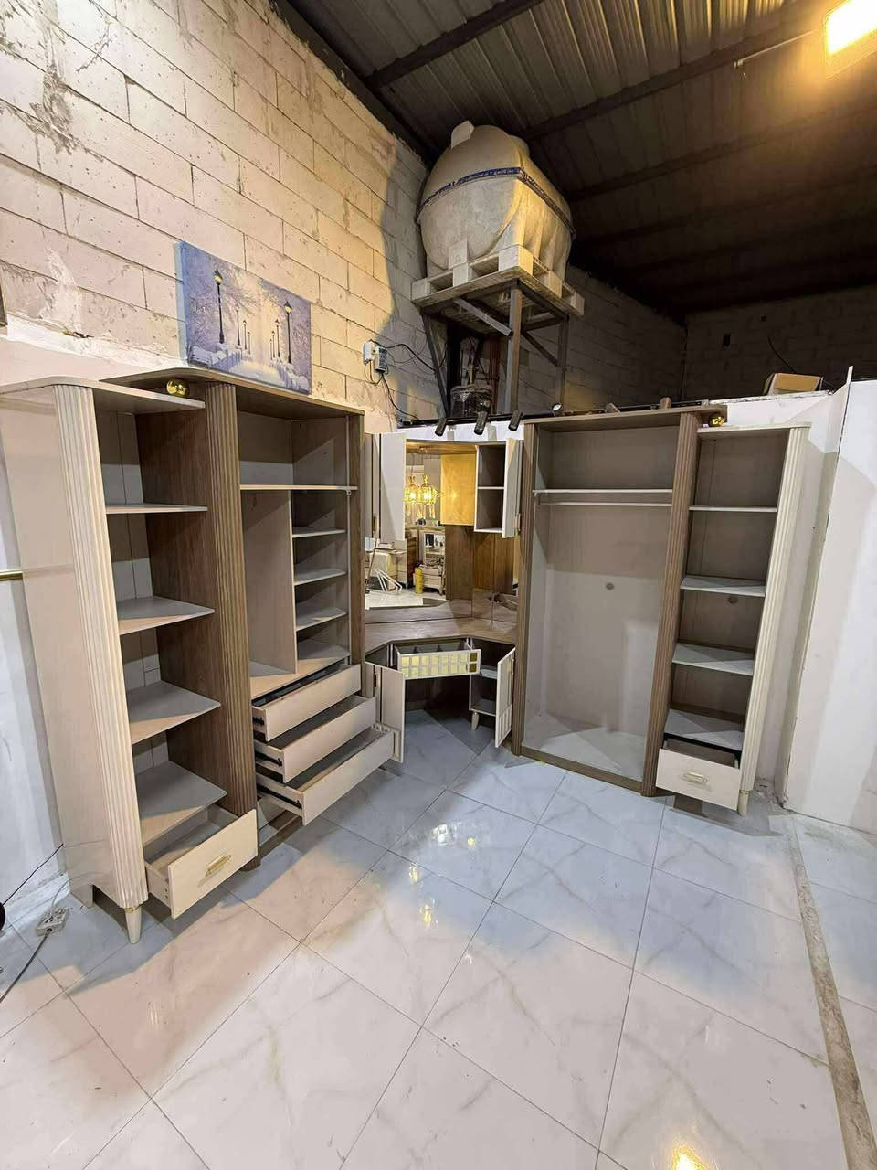 غرفه ترڪيه موديل حديث 
زاويا مختلفه شغل ثقيل 
ميز تواليت بنص الكنتوࢪ 
لون مميز 
10قطع ابواب  هايدروليك نضافه 90بعدهأ بلجيس نقل وشد مجانأ لكل مناطق بغداد


**إذا كنت صاحب هذا الإعلان وتريد حذفه لأي سبب، رجاءا أرسل رسالة إلى الدعم الفني**