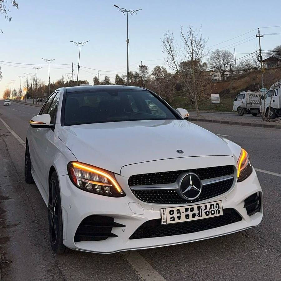 مرسيدس C 300 amg 2019
 مكفولة كفالة عامة 
عدى كم شخط صغير أثر خباثة متكحلات 
السيارة amg أصل فول الفول 

- فول حساسات + فول رادارات 
- ⁠5 كامرات كهربائية + نقط عمياء 
- ⁠فول إنارة داخلية خارجية LED 
- ⁠جنطة كهرباء + دخول ذكي 4 ابواب 
- ⁠جلد كشنات فول كهرباء + حزام أمان كهرباء + تدفئة كشنات وستيرن 
- ⁠أنظمة قيادة متعددة 7 أنظمة 
- ⁠داخل 64 لون والخ... بعد هواي مواصفات 

 السيارة بأسمي رقم دهوك 

ماشية 105 ميل السيارة بنظافة الزيرو ومعتنين بيها.

رقم صاحب سيارة ***********

