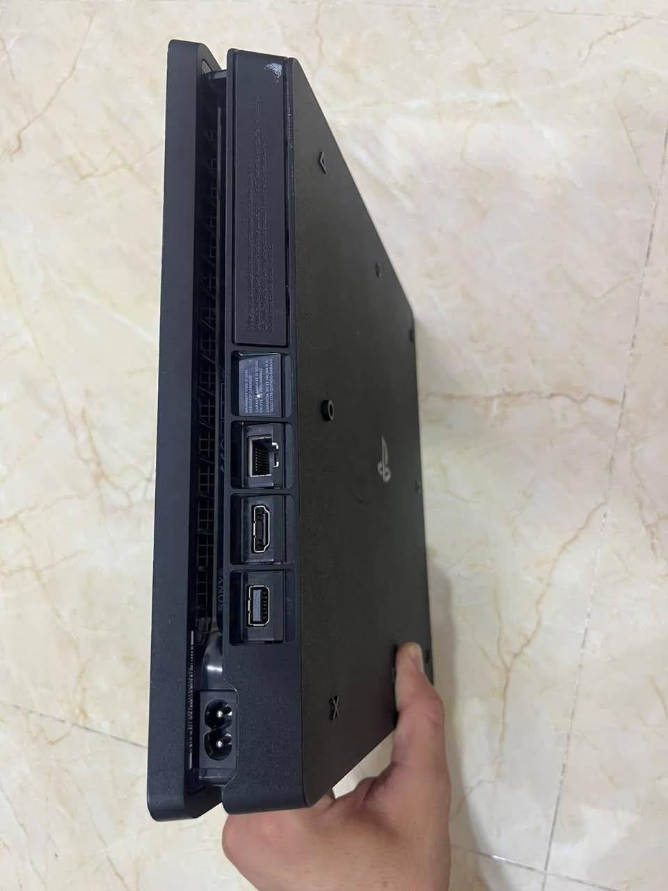 السلام عليكم 
للبيع جهاز PS4 Slim بحالة ممتازة، الجهاز استخدام منزلي ومحافظ عليه. غير مهكر
المواصفات:
 المساحة: [المساحة: 500GB 
 الحالة: [الجهاز يعمل بكفاءة، لا يوجد فيه أي أعطال وغير مفتوح
  المحلقات:
يد تحكم أصلية وحدة (تحتاج تصليح بسيط ).
 جميع الأسلاك كاملة (سلك الطاقة، سلك HDMI، سلك شحن اليد)
السعر 200 الف 
للاتصال على الرقم ***********
