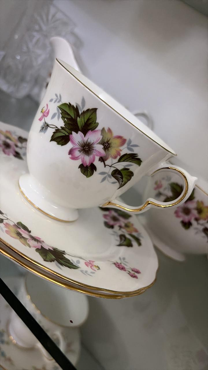 5 قطع من الفرفوري الانكليزي الراقي كما موضح بالصور  بسعر  13 الف


**إذا كنت صاحب هذا الإعلان وتريد حذفه لأي سبب، رجاءا أرسل رسالة إلى الدعم الفني**