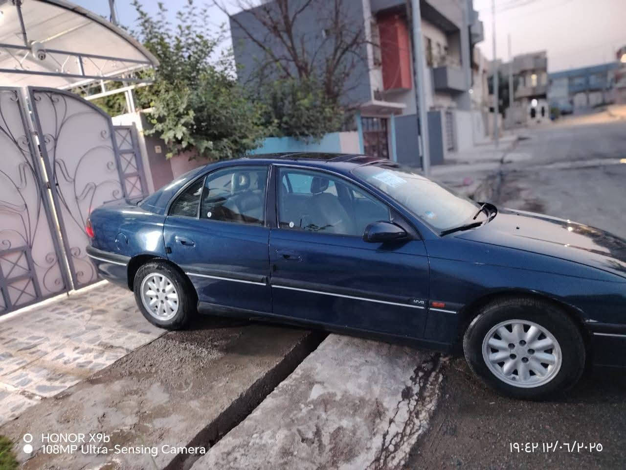 اوميكا بزون موديل 1996 سياره بلادي 6سلندر سنويه جديده 2029
كهربايات كلها شغاله دفتر بانزين بيها السياره مرايات كهرب السياره  قدام العين شرط لا ضربه ولا كصه ولا دعم فقط مصبوغه عام جماله شرط التحويل السعر 42 وبيها مجال لالطيبين 
***********
***********
