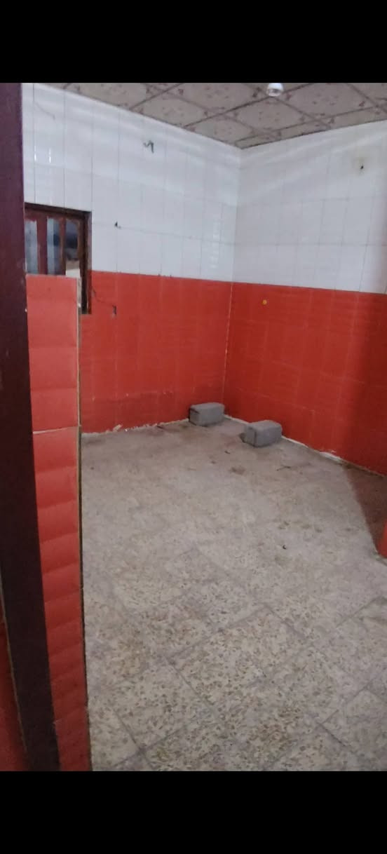 عقار لايجار عوائل فقط ارضي يحتوي ع ٣ غرف مع مطبخ وصحيات وصاله  من ضمن بنايه ع شارع العام في السراجي مجاور حسينية اولاد العامر قريب ع فرع السنيديه لأستفسار
لأتصال *********** البصرة, العراق
