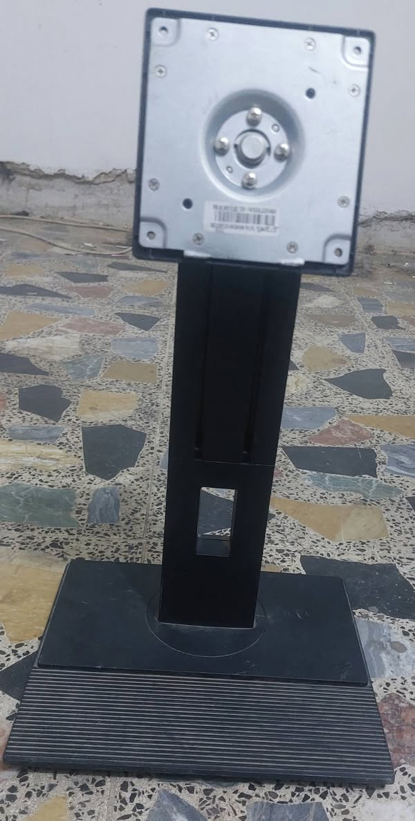 سلام عليكم شاشه حجم ٢٤ ب٨٠ مع توصيل 
واتساب https://wa.me/9647821050741
