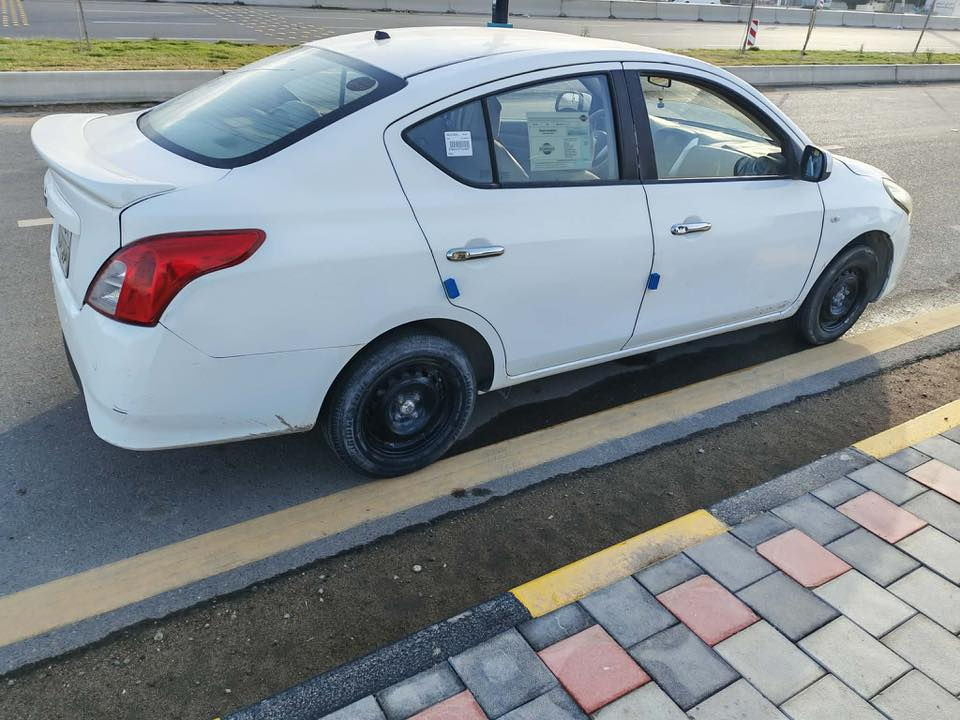 سيارة سني هندي 2020 ماشيه 140كم جاهزة محرك وكير وتبريد بيها بارد وحالوب والجنطة جهة اليسار ضربه بسيطه ومصلحة على البارد باسم شركة سعرها 90 ورقة وبيها مجال واتساب ***********
