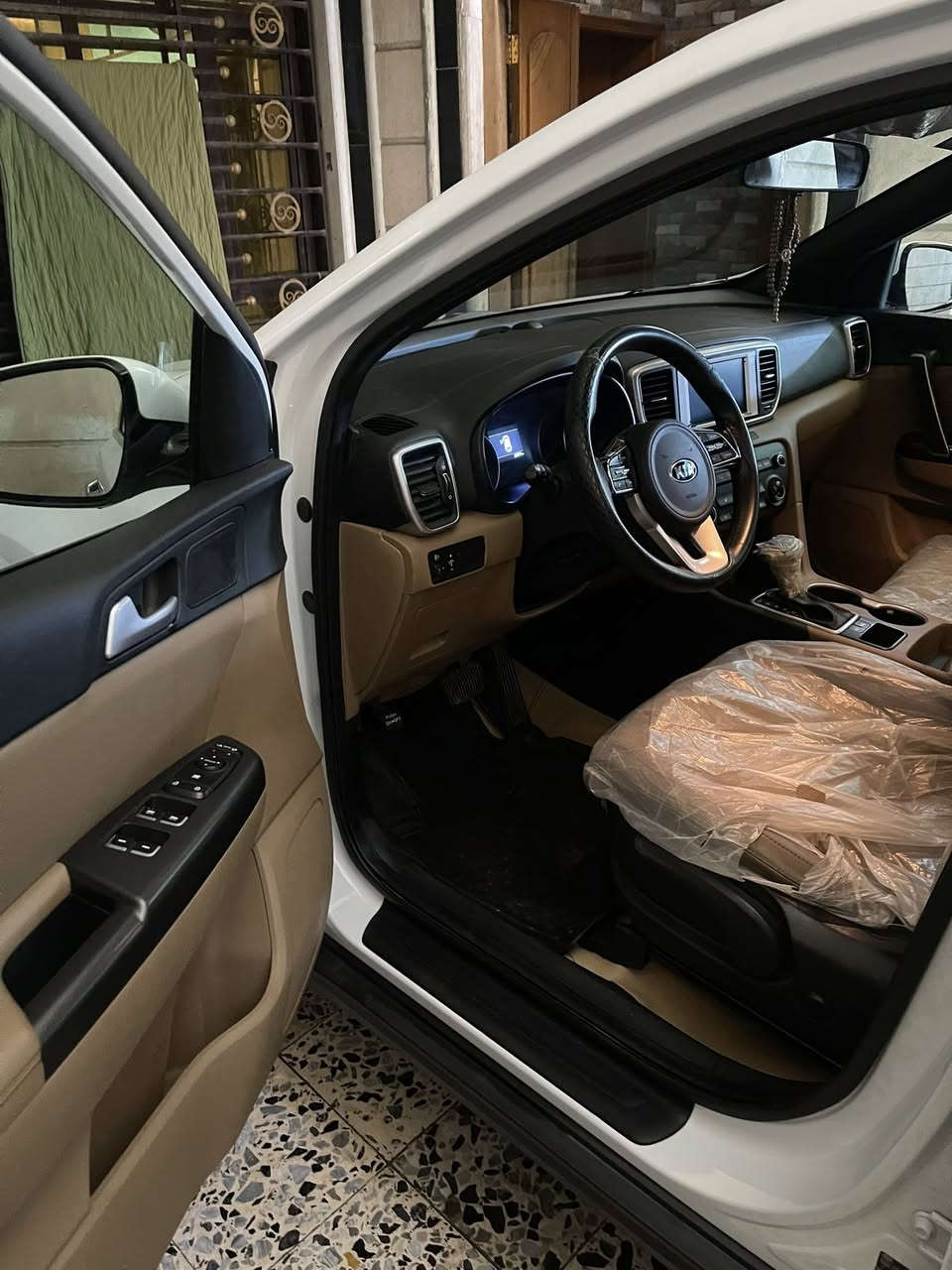 السلام عليكم
كيا اسبورتج 2020 خليجي رقم بغداد بااسمي 
ماشية25 مكفوله 
السعر 21$ رقم الهاتف ***********
