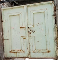 باب حديد • ٢م×٢م • قفل شغال