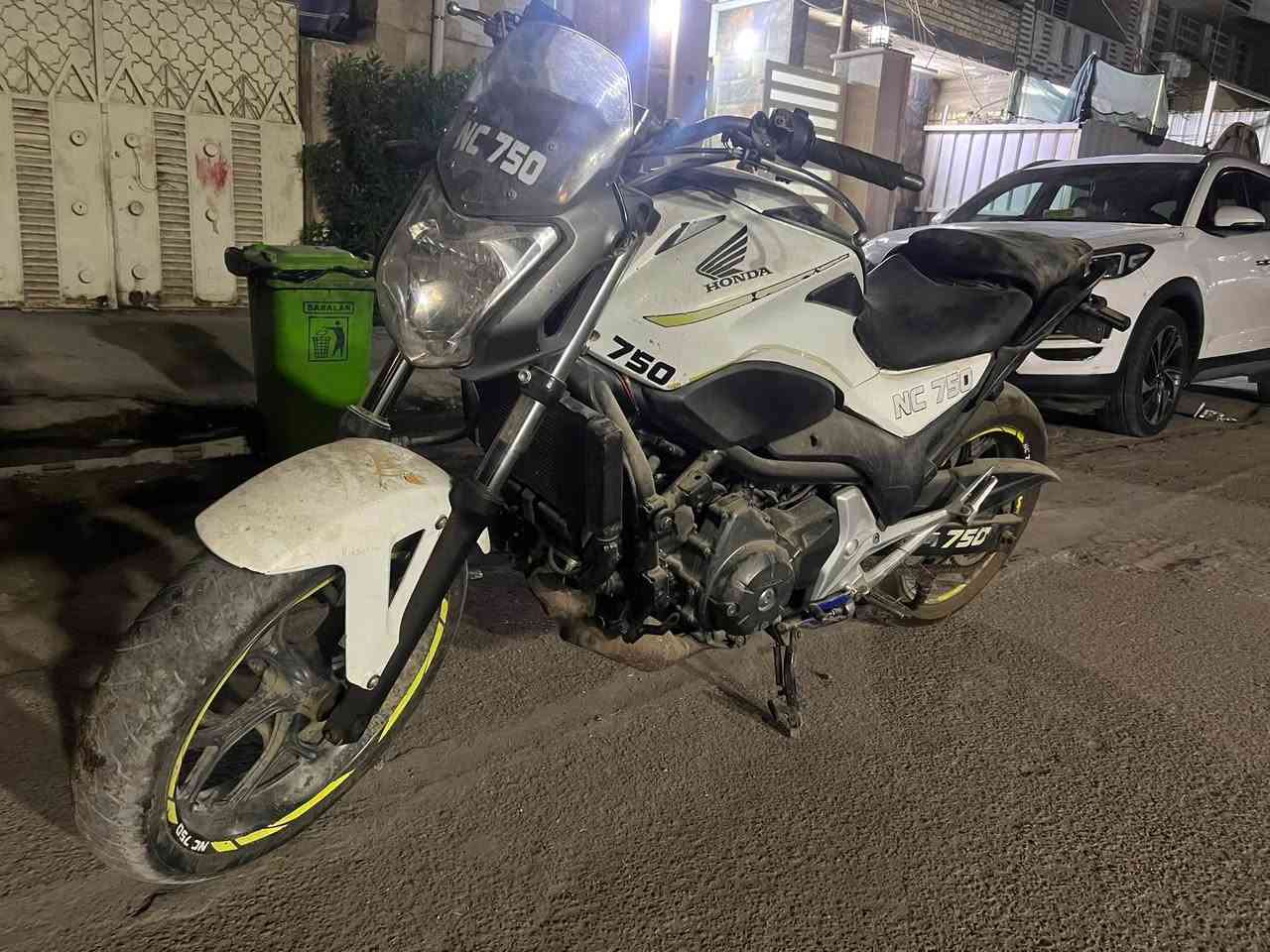 السلام عليكم
دراجه هوندا  nc 
مكينه مكفوله لا تبخير لاتنقيص
مي زيتي   اخضر بانزين محسن
الدراجه تاركهه صار ٥ اشهر
امانه شغلتهه اليوم استغلت كلشي مابيهه
عوزهه نواقص بالجوزه وبالميزانيه مال تاير الخلفي
وباتري هم 
ودرع جوه المكينه
واستاند وسط يحتاجله سبرنك
الدراجه امانه نصبتهه حلوه بس عوزهه جناي يرتبهه اني والله ما الي اي خلللك بيهه
الي تفيده يتصل ويدلل
مكاني بغداد الشعب 
***********
