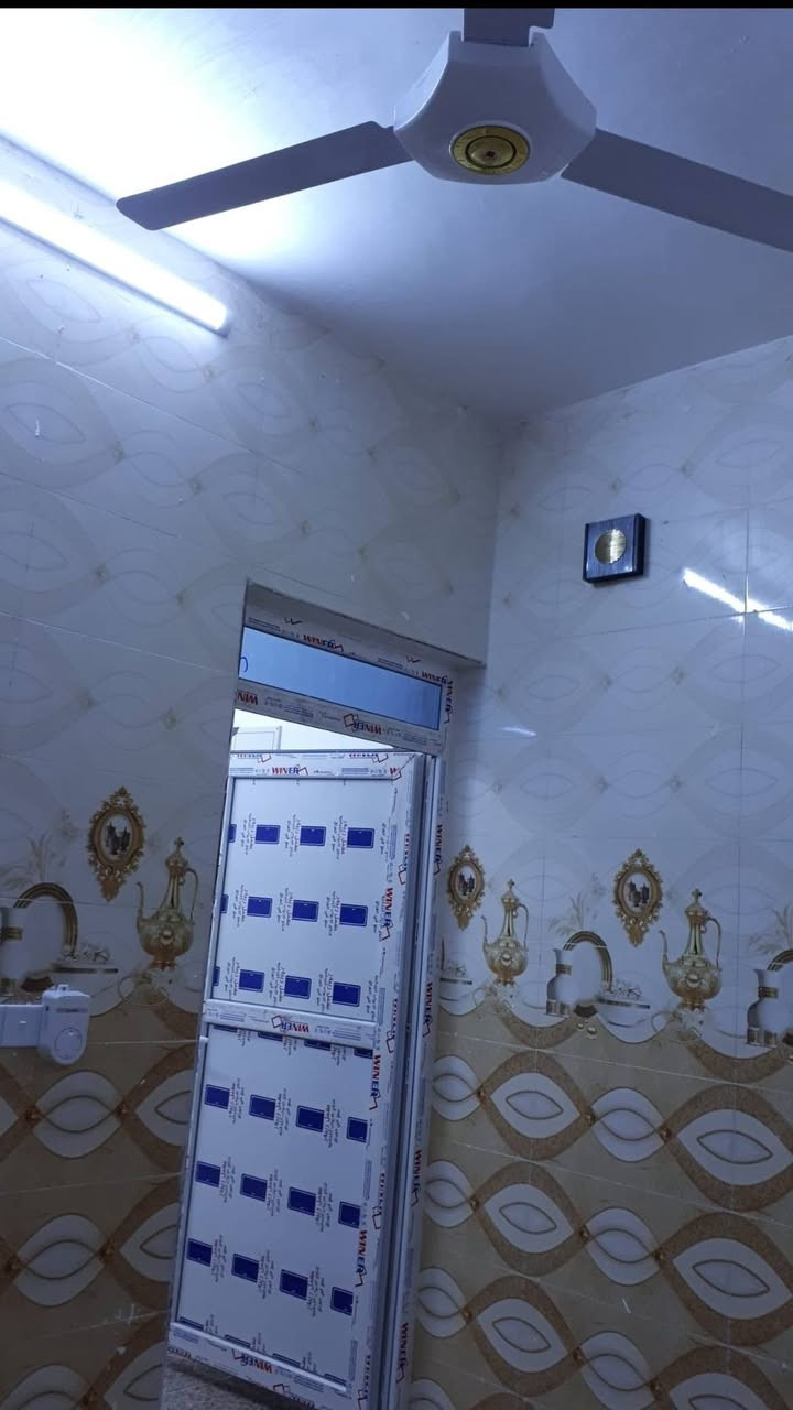 السلام عليكم ورحمة الله وبركاته 
مشتمل للإيجار طابق ثاني يحتوي على غرفتين نوم واستقبال ومطبخ وصحيات ومناور عدد   ٢  القادسية ابو عكرب مقابل السيطرة قريب عن الجامعة للإستفسار   ***********
