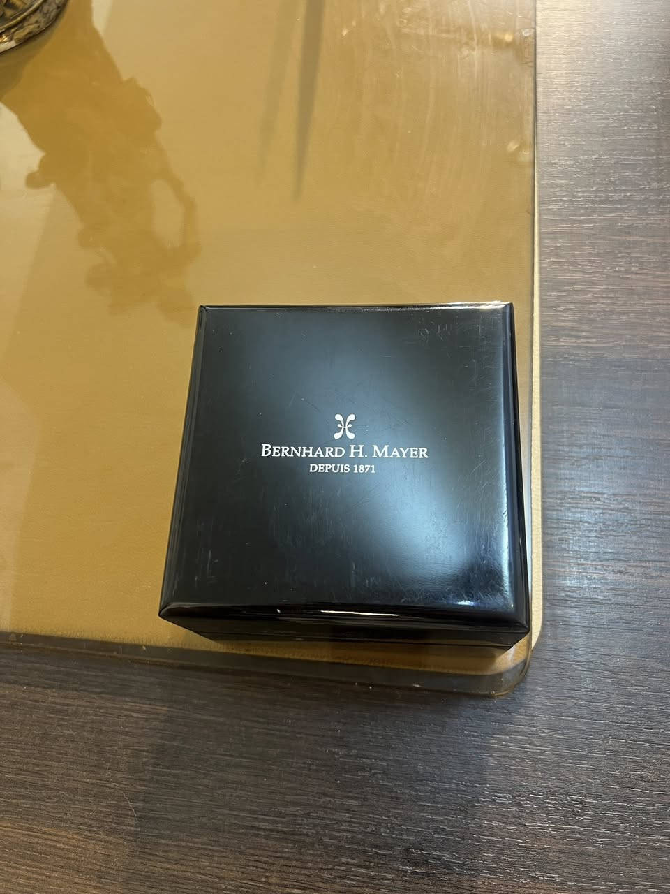 ⌚ ساعة رجالية فاخرة للبيع

ساعة أصلية من ماركة Bernhard H. Mayer السويسرية 🇨🇭
تصميم أنيق وفخم يناسب الاستخدام اليومي والمناسبات

✨ المواصفات:
 • ستايل كلاسيك راقي
 • كرونوغراف (3 عدادات داخلية)
 • تاريخ مدمج
 • سوار ستانلس ستيل
 • Swiss Made

📦 الحالة: جديدة غير مستخدمة 

💰 السعر: 500 دولار (قابل للتفاوض البسيط)

📍 الموقع: بغداد

📞 للاستفسار والتواصل ***********

فرصة مميزة لعشاق الساعات الفخمة
