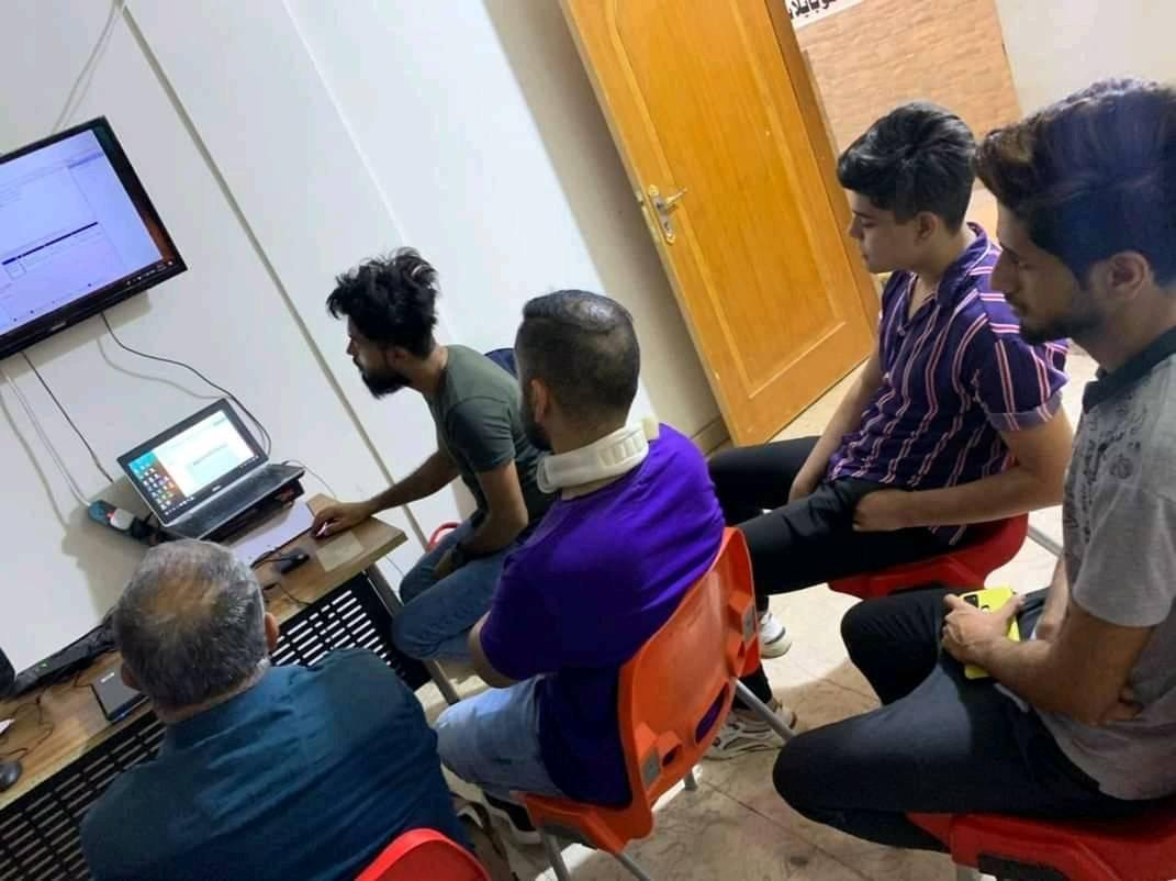 دورة الحاسبات 

1-تعليم استخدام جهاز الحاسبة من الصفر حتى العمل عليه باحتراف 
2-تعليم الطرق الصحيحه لاستخدام جهاز الحاسوب 
3- استخدام برامج الكتابه والرسم على الحاسبه 
4-طريقة فرمتة الحاسبه وبرمجتها 
5- طريقة تنصيب البرامج وازالتها 
6-طريقة اصلاح الريجستري 
+++++++++++++++++++
        صيانة الحاسبة 
1-الطريقه الصحيحه لتشخيص عطل الحاسبه 
2-الطريقه الصحيحه لمعالجة العطل 
3-الطريقه الصحيحه لفتح غطاء الحاسبات 
4-الطريقه الصحيحه لتبديل القطعه العاطله 
5-الطريقه الصحيحه لوجود القطعه المماثله للقطعه العاطله وتبديلها 
6- طريقة زيادة الرام وكرت الشاشه 
7-طريقة تعليم تصفير البايوز 
8- طريقة تبديل الشاشه وربطها بطريقه صحيحه  
9- طرق تنضيف المذر بورد من الكابونات العازله 
10- طريقة دمج الرام 
11- طرق الصيانه الاخره حتى الاحتراف 
 النضري +العملي
البصرة الجمهورية تقاطع معهد النفط قرب الريان سنتر للألعاب فوق قاعه الكوكب للرشاقة الطابق الثالث مصعد اكو *********** اتصال وواتساب البصرة, العراق
