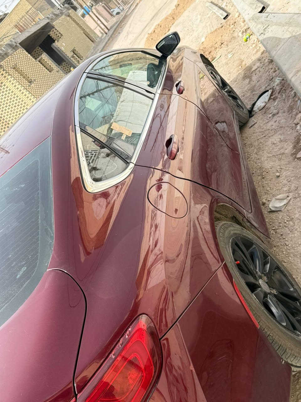 السلام عليكم للبيع او المراوس باحدث مع الفرق كرايسلر C200 موديل 2015 رقم سليمانيه تحويل او وكاله حادثها جاملغ والبنيد  بدون دواخل  مكينة 2400  مكينة كير تبريد مكفولات السيارة جاهزة فقط التبريد نقصه غاز  سعرها 80 وبيه مجال حك الجيه مكانها النجف الاشرف للتواصل الإتصال ***********
