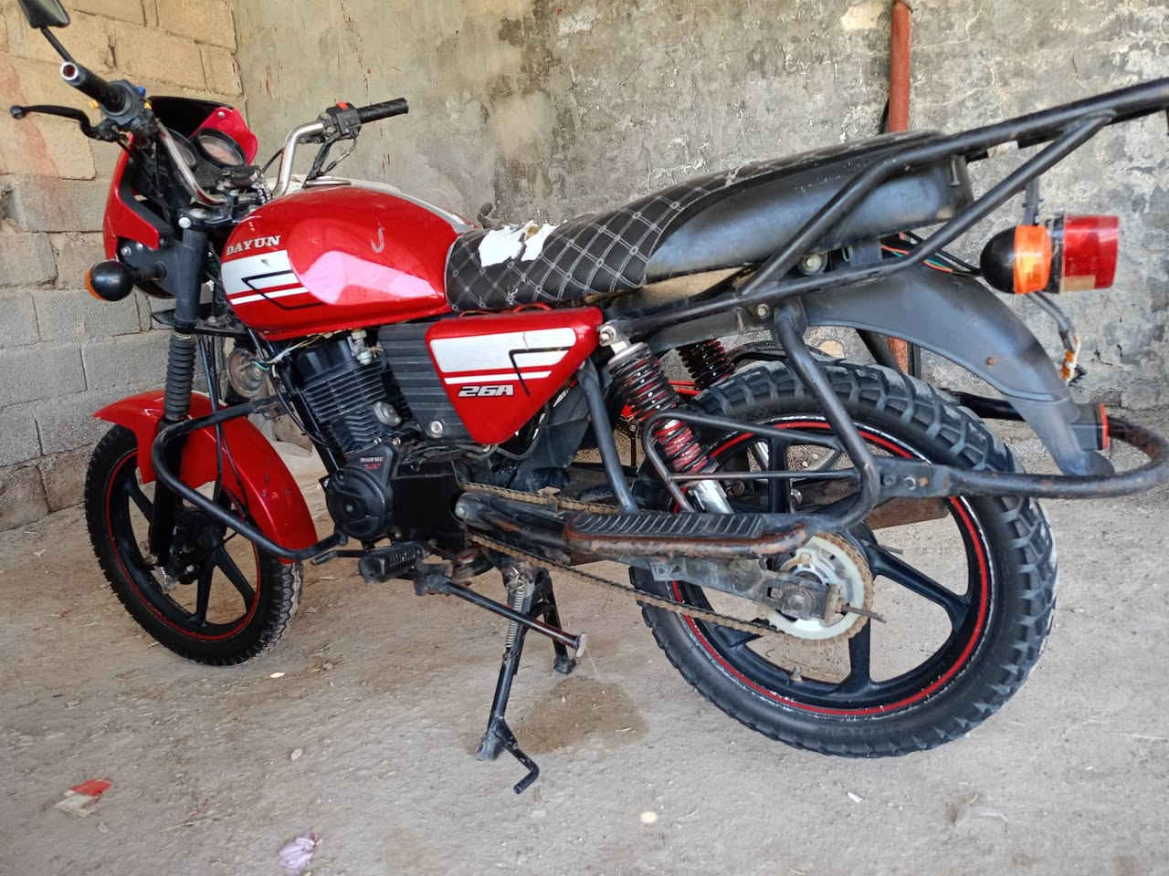 ..دراجات دايوان للبيع
..الحمره موديل 21 ..سعر مليون و200
..السوده موديل 20.. سعر مليون و 100
..للستفسار الاتصال ***********
