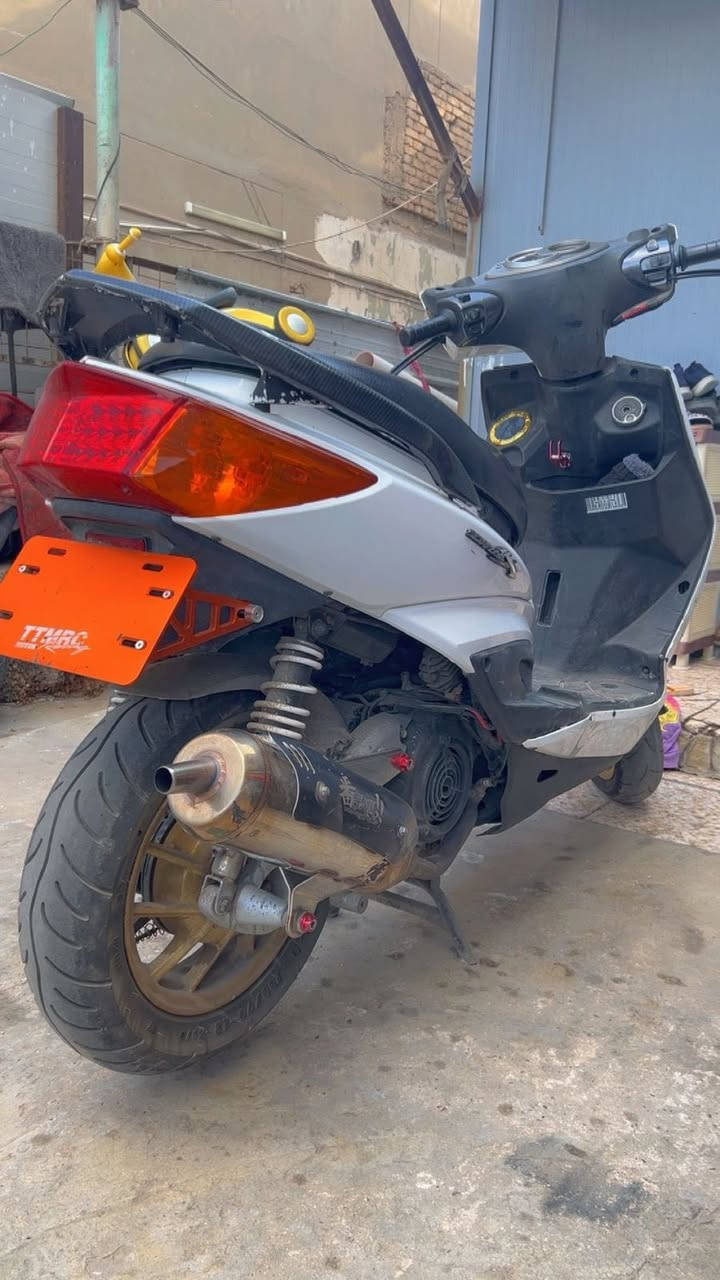 سلام عليكم سكنس فحل 
مكينه وكور مامعروفه 
عقل RC ابو التحكمات
كلجات 
صالنصه وزه  اصليه 
صدر Dy
قاعده رقم 
فلاوين 
قطره اصليه رياضي 
فج فلنجه رياضي 
يداتي بريك اصليه رياضي 
ويل NCY مفتر ذهبي 
جويتر 33
نوزل 12 
الدراجه إذا مو هجم شلعه معدل  تاخذه وتروح 
مكانه شارع فلسطين تواصل ***********
