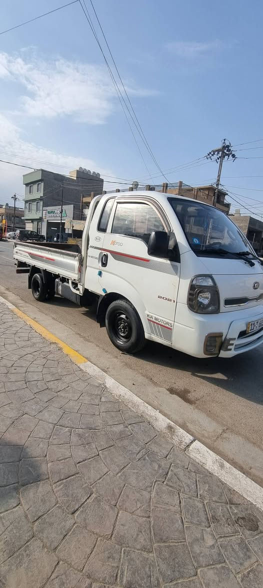 كيه 2700 موديل 2015 رقم مبايل *********** مكاني بغداد  السعر 110$
