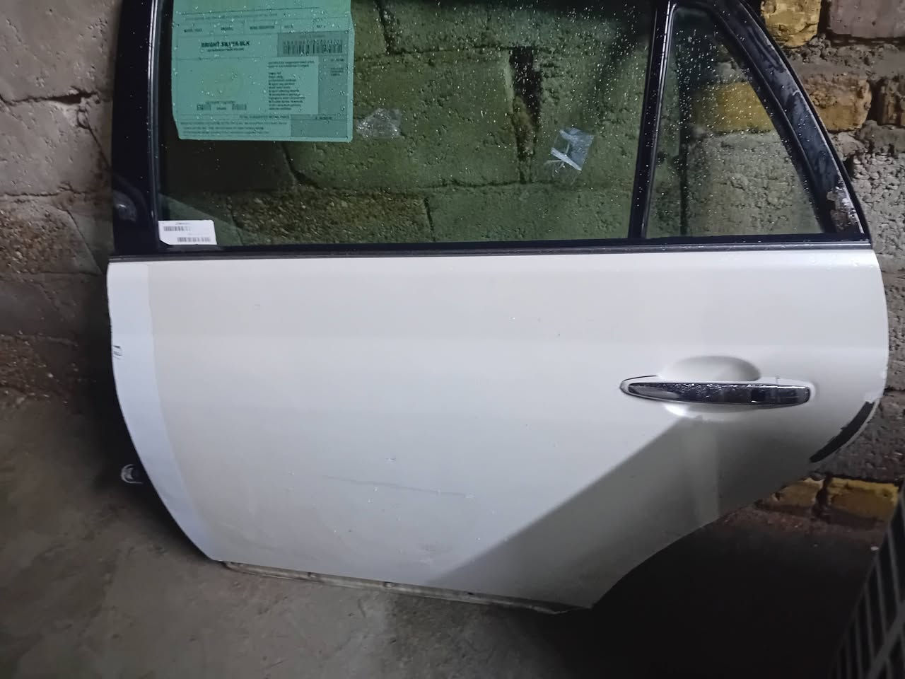 مصبوغات؟ 
ابواب افلون ابيض صدفي يرهم من 2005 الى 2012 امامي خلفي صفحت السايق جاملغ امامي نفس الصفحه +بطانت باب الابواب كامله جام ويدات وقفاله وترايش 
بغداد ***********
