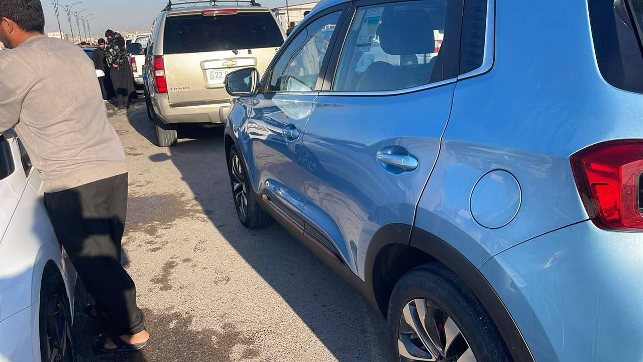 سلام عليكم شيري تيكو4برو مديل24 حره تترقم اي محافظا السياره كفاله ماعده باب الخلفي فقط لون مميز سعر السياره. 95وبيها مجال مكان السياره بصره دور الشرطه 
***********
