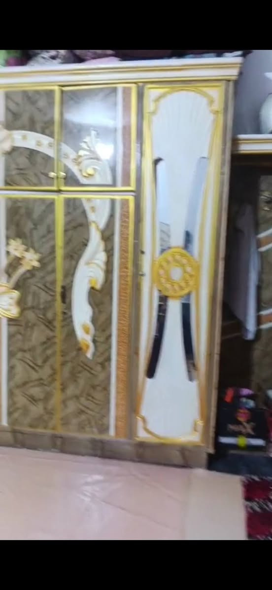 غرفه اخشاب للبيع مستخدمه شى بسيط السعر ٦٠٠وابيه مجال ***********

