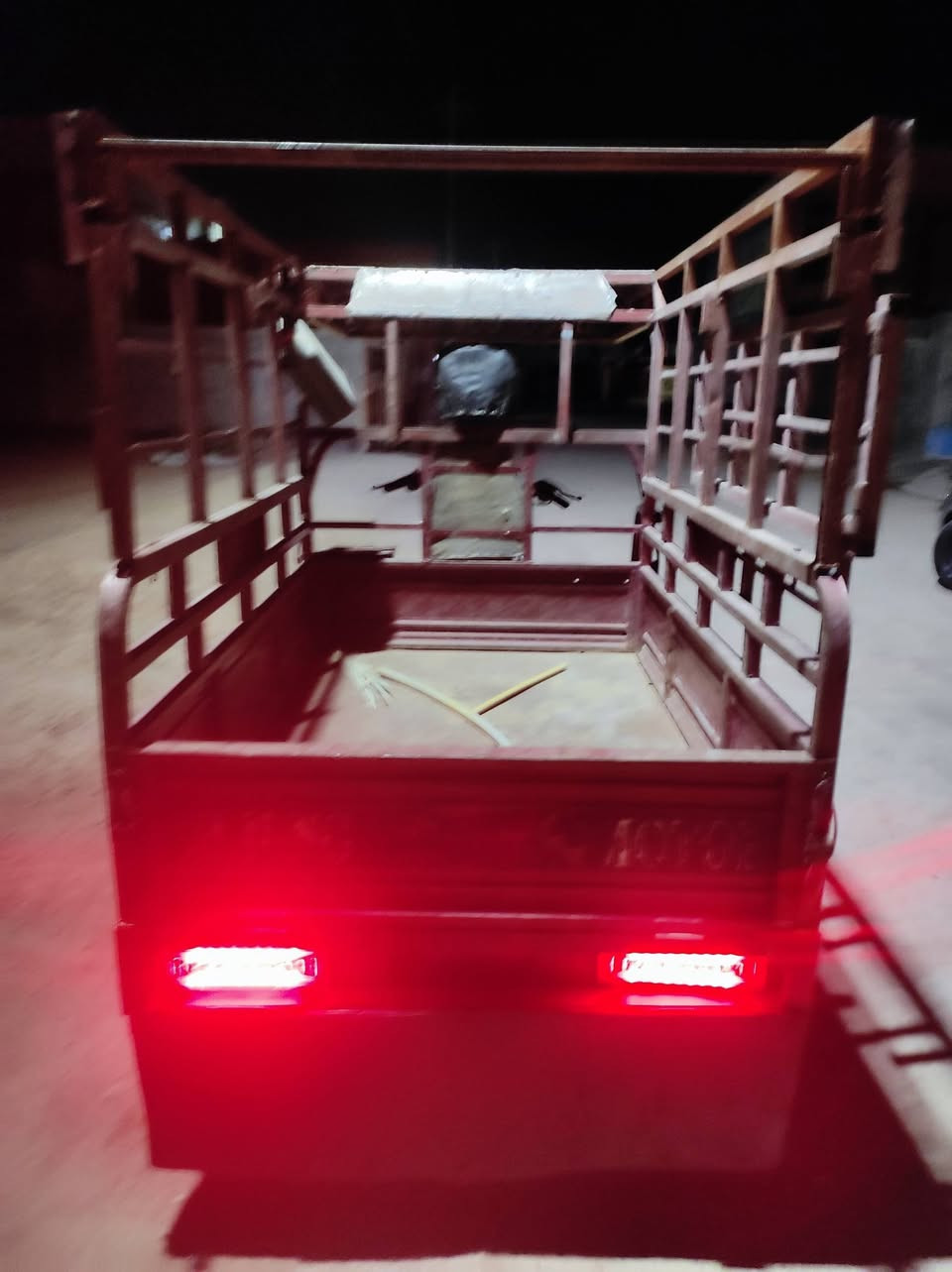 السلام عليكم ستوته للبيع موديل 21 مرقمه سنويه تحويل ثاني السعر مليونين و400 وبها مجال مكاني شهداء صقلاويه


**إذا كنت صاحب هذا الإعلان وتريد حذفه لأي سبب، رجاءا أرسل رسالة إلى الدعم الفني**