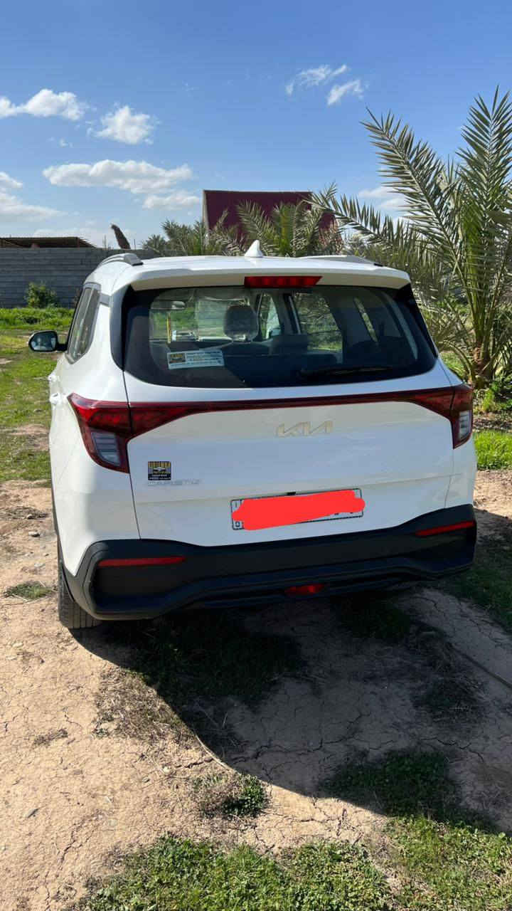 تحيه طيبه
كيا كارينز 2023  7 راكب  
بيهة صبغ قليل بين الباب والجامرللغ جهة السايق 
بدون دواخل 

المواصفات لمن يود الاطلاع عليها 
. بصمه 
. تشغيل عن بعد 
. 7 راكب 
. تبريد مركزي 3 قطع
. كشنات مخمل ومطعم جلد
. حسات امامي خلفي محيطي 
. كامرا دواره  
. شاشه عربي تدعم جميع البرامج 
. اريل نفكيتر 
. تحكم ستيرن 
. اوامر صوتيه 
. تثبيت سرعه 
. ويل فراشه 
. مري كهرباء 
. بك لايت ليد 
. العده والسبير غير مستخدمات والسياره من هيه زيرو مغلف الارضيه والكشنات جلد نوع جدا ممتاز 
السعر 162$وبيهة مجال حك الجية 

للاستفسار اكثر 
للاتصال ***********
