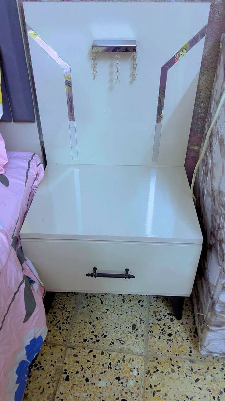 غرفه نوم تركي 5قطع مستخدم قليل السعر 500الف مكان الحبيبة رقم الهاتف ***********
