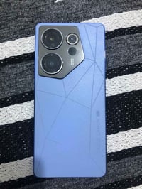 السلام وعليكم تكنو كامون 20 برمير 5g يعني اعلى نسخه انتبه مو البرو ولا...