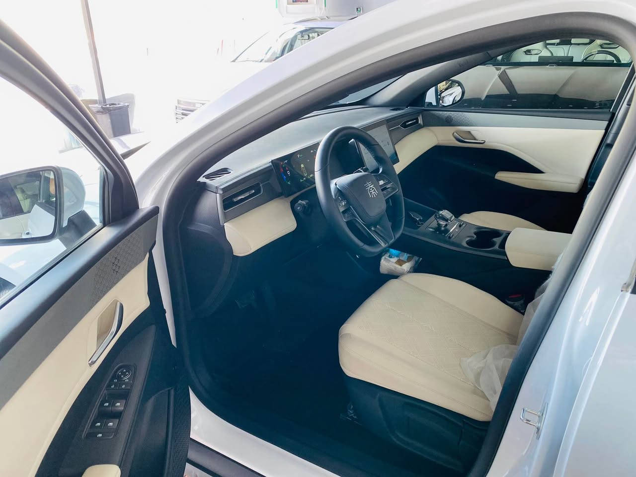 بي واي دي  BYD Qin Plus 2025.   
سەیەرەکە هیچ هیچی نیی دەحامیش بە شەرت.
مواسەفەتە کانی کوشین جلد ناو زەردە
بصمة شاشةوكاميرا ویل ڕەش.تانکی گەورە 
2100 كم.دەڕوات.تحديدسورعه.لیدڤۆلیۆم 
سعر 131$🔥🔥💣 ورقة   مۆبایل ***********
مکان أربيل معرض تۆپ کارس أربيل, العراق
