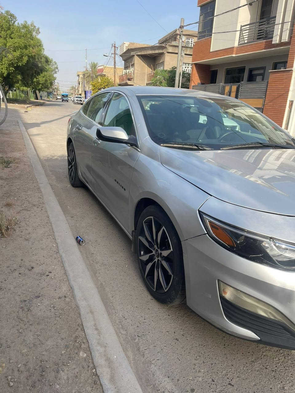 شوفر ليت ماليبو ٢٠٢٠ 
كلين بدون صبغ  بدون ايرباك حادثها مرفق بسيط دعاميه اماميه
كير محرك مكفول 
تبريد ثلج ❄️ مواصفات RS الرياضي المرغوب
بصمه تشغيل وابواب
كرسي كهرباء
اوتو ستوب دكمه 
جنح بلادي
مثبت سرعه
شاشه تحكم سرعه مسار
ويل ١٨ الرياضي بلادي
وهواي مواصفات المعروفه للRS
رقم اربيل سنويه بأسمي شرط التحويل
السياره جاهزه من كلشي مابيها اي نقص
مكان السياره بغداد/ البنوك 
رقم ***********
السعر ١٣٢$
