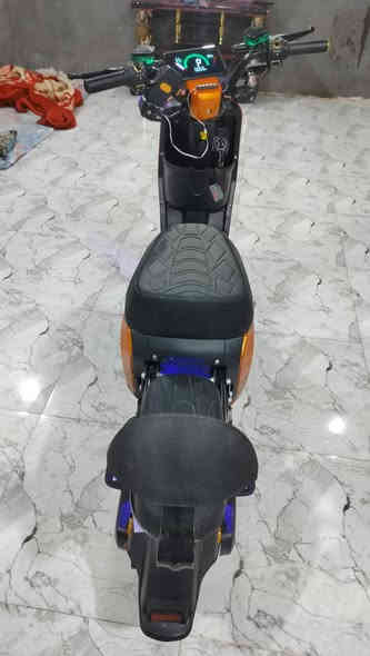 السلام عليكم دراجة كهربائية R9 للبيع شرط نظافة ١٠٠٪ بالچيس إذا مو بالچيس لا تاخذها محتاج واريد أبيعها 
للتواصل / ***********
