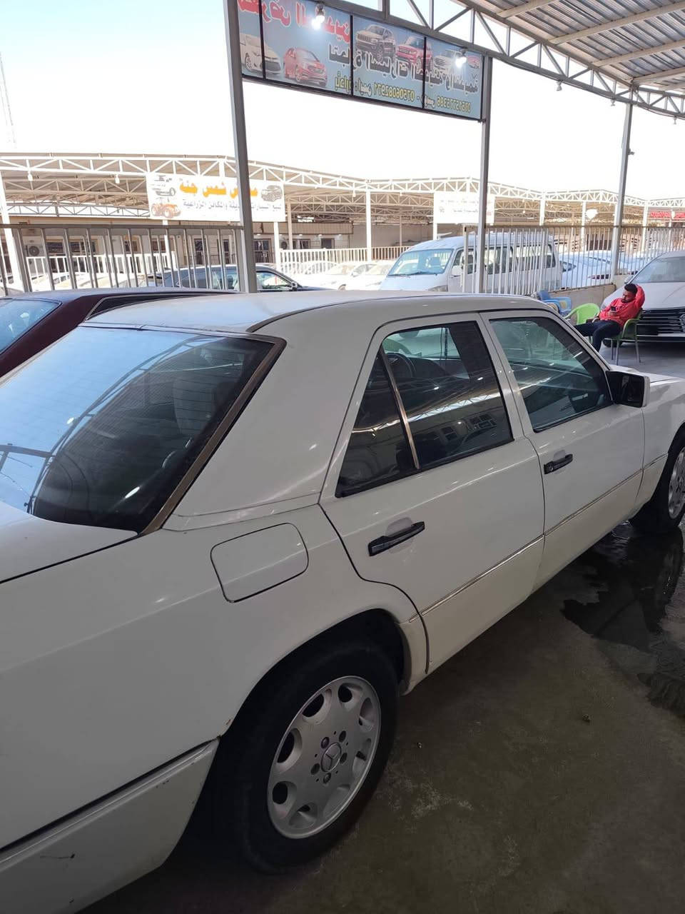 السلام عليكم سياره للبيع مستعجل مارسيدس 1991رقم بغداد تحويل مباشر سياره نظيفه جاهز اي نقص مابيها كلها على ابلاد كير محرك تبريد كهربائيات كلها شغاله السعر 60اوبيها مجال للشراي *********** / *********** مكان معارض مدخل بغداد اليوسفيه
