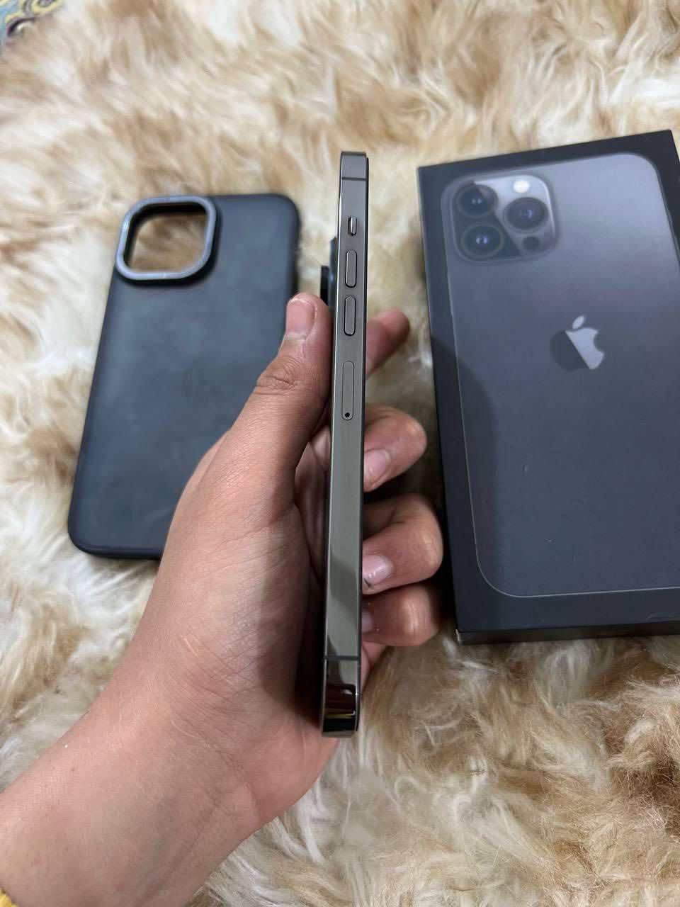 ايفون12بروماكس مستبدل شاشه اصليه فقط كله شغال صوت اتصال فيس ايدي
ذاكره512    بطاريه 84‎%‎
عوان نجف متوفر توصيل 
***********
