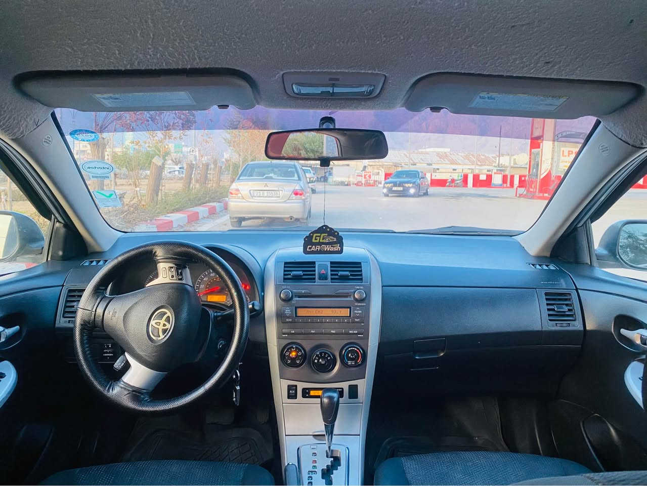 كرؤلامؤديل 2010
مه كينه گه وره 
گيرومه كينه به شه رت
سه ياره كه جوانوپاك ماوه ته وه كال بونه وه ي نيه
٣پاره چه بؤياخي هه يه
به بي ئه وه ي ناوي گرت بي
پيشو پشتي كه پسه 
ته حويلو خرامه به شه رت
نرخي خوار بازار
***********
*********** رانية, السليمانية
