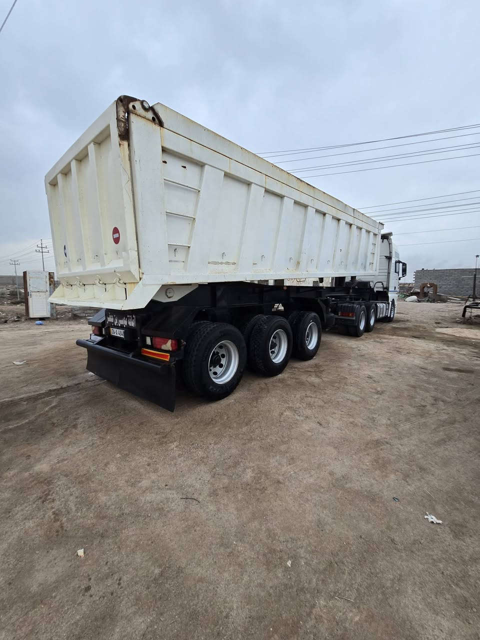 سلام وعليكم عربانه كلاب لبيع 3  دنكير شريط واحد دنكير 16 ذرعه 34 تخم تاير استفسار***********
