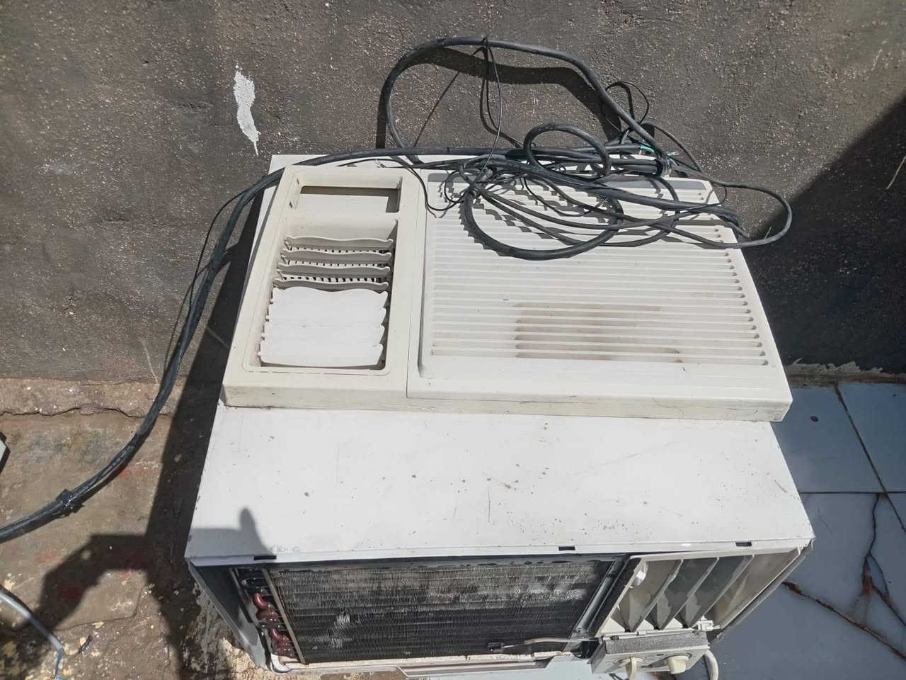 عل رسبلت ٢طن وربع.. +مكيف.. الاستفسارقم.... ***********...
