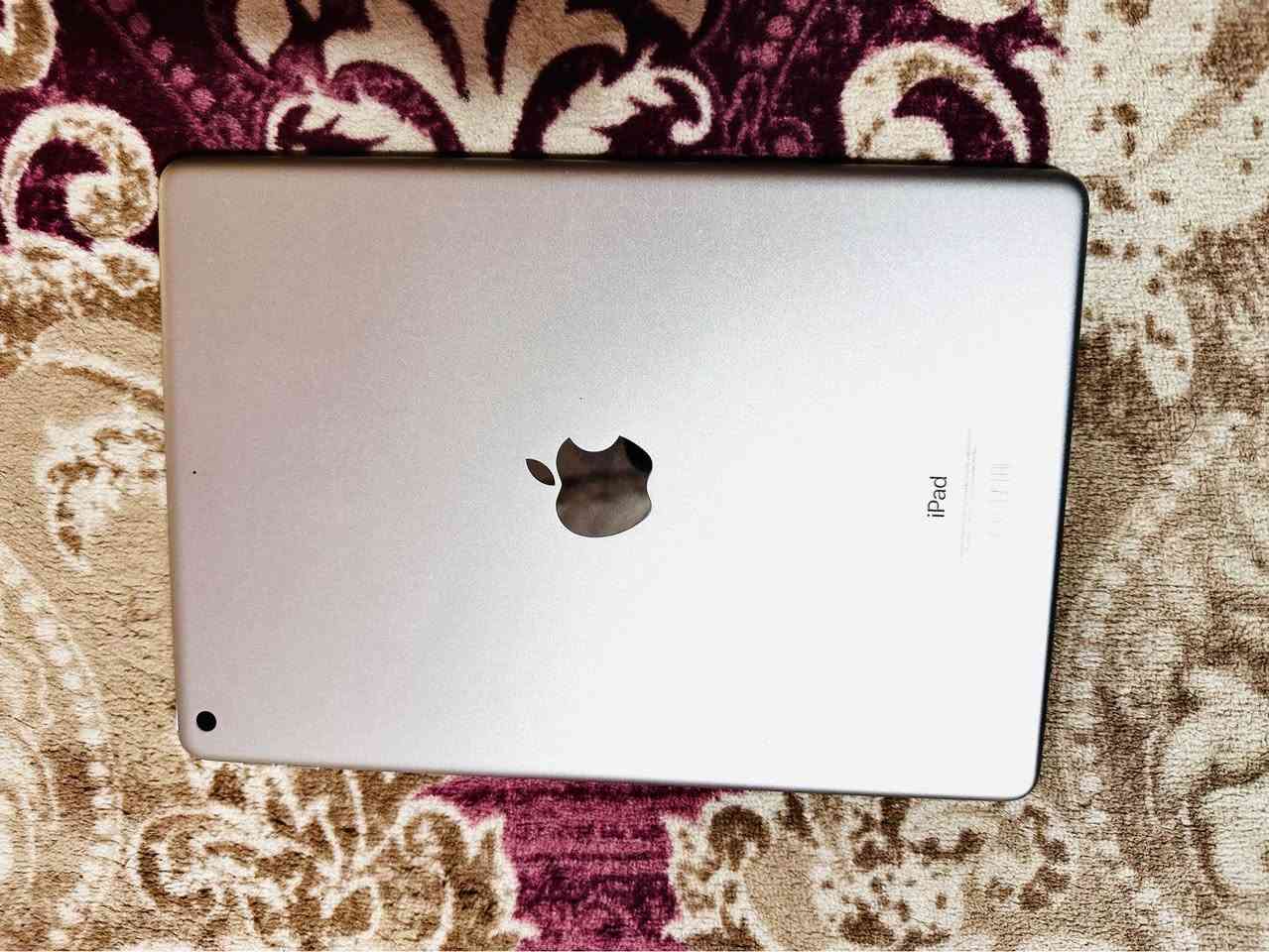 سلام عليكم ايباد 9 للبيع ذاكرة 64 نظافة 96% نضيف جداً مكفول من اي عطل واستخدام قليل ملحقاته كامله كارتون والشاحنة السعر 270 وبي مجال قليل للأستفسار اتصال *********** او مراسلة خاص عمارة, ميسان
