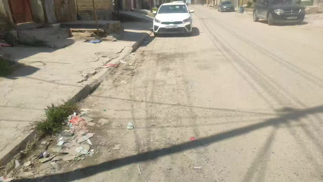 عندي بيت بالناصريه المركز حي المعلمين بيت قديم بيه ايجار ٥٠٠ الف يعني ينباع قطعه ٢٠٠ متر طابو صرف باسمي السعر ٣٠٠ مليون
الناصريه سومر حي المعلمين 
***********
***********
ابو محمود
