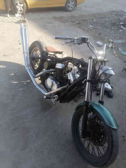 عندي ستد ببر مال تعمير (رقم بغداد) وتحويل ثاني يوم
بيها مشروع حلو

 ((وبسعر ١٦٥٠ قفل)) 
يحتاجلها صبغ
وجاملغ خلفي
_______
تايرات نضاف
ضفيره مفرغة
عقل فصلة لبلادي
مكينه حلوه وبشرط لا صوت لا دخان
تانكي تابوت فايبر كلاس
صلنصات صاعدات وبيهن بطيخات

*دراجة فضختها وداعمر بيها وصارلي شغل وماكملتها وهسه حتاجيت كم فلس

***********
ديالى بعقوبة
